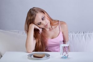 images1394429 bigstock Depressed Girl With Eating Dis 72795262 840x560