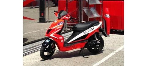 ducati scootster concept by oberdan bezzi red 2
