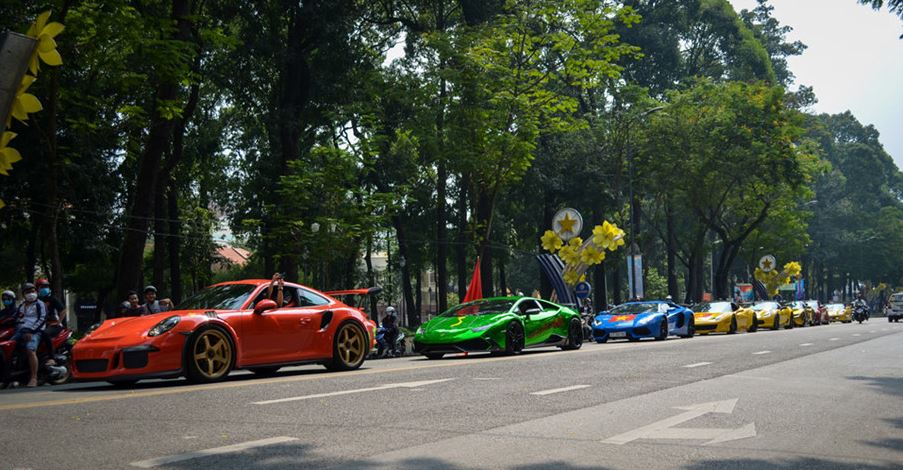 Cường Đô la dẫn đoàn siêu xe tiền tỷ trên phố Sài Gòn 3