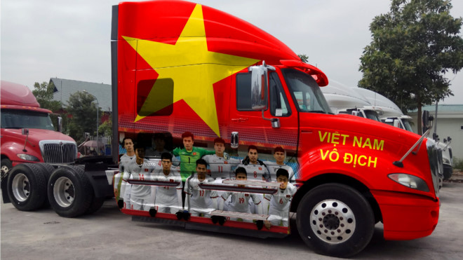 Các siêu xe thi nhau “thay áo” Quốc kỳ cổ vũ cho trận chung kết U23 Việt Nam 4