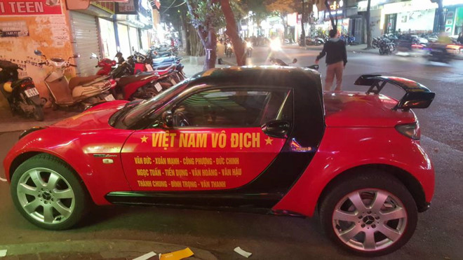 Các siêu xe thi nhau “thay áo” Quốc kỳ cổ vũ cho trận chung kết U23 Việt Nam 8