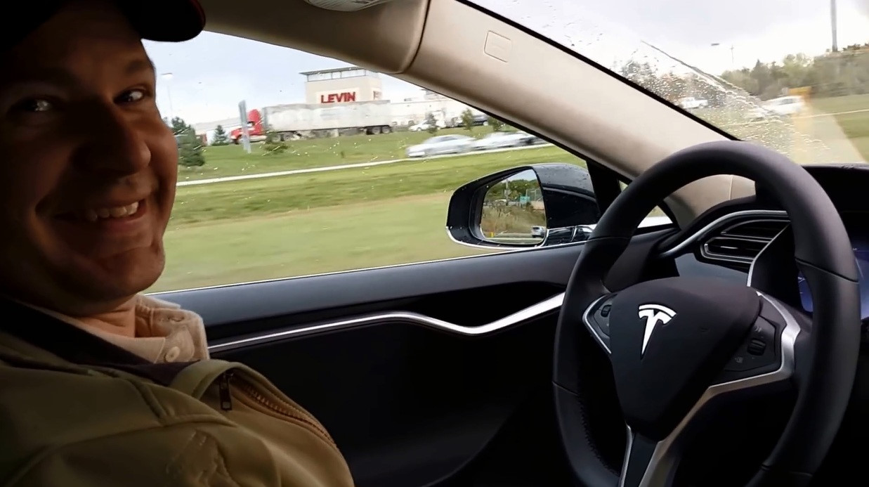 Tỷ phú Elon Musk nói về chuẩn mực đạo đức của xe tự lái 4