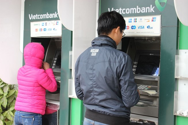 Làm gì để rút tiền ATM an toàn ngày Tết