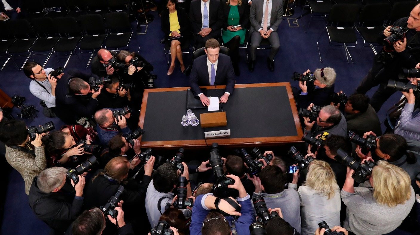 Những khoảnh khắc khó xử tại phiên điều trần của Mark Zuckerberg 2