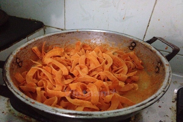 cách làm mứt dừa màu cà rốt - 1